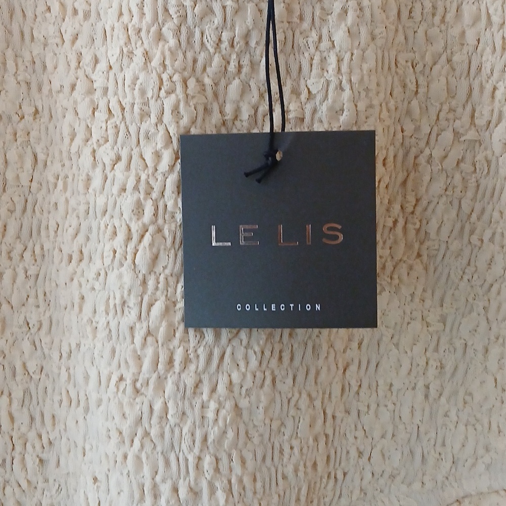 LE LIS Cream Ruched Lace Ruffle Skirt Size Medium NWT - Picture 2 of 9